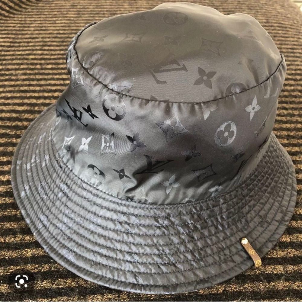 ISO Looking for this hat. Does anyone have this hat for sale size M or L